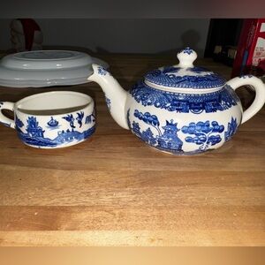 Vintage Blue Willow 
Tea set